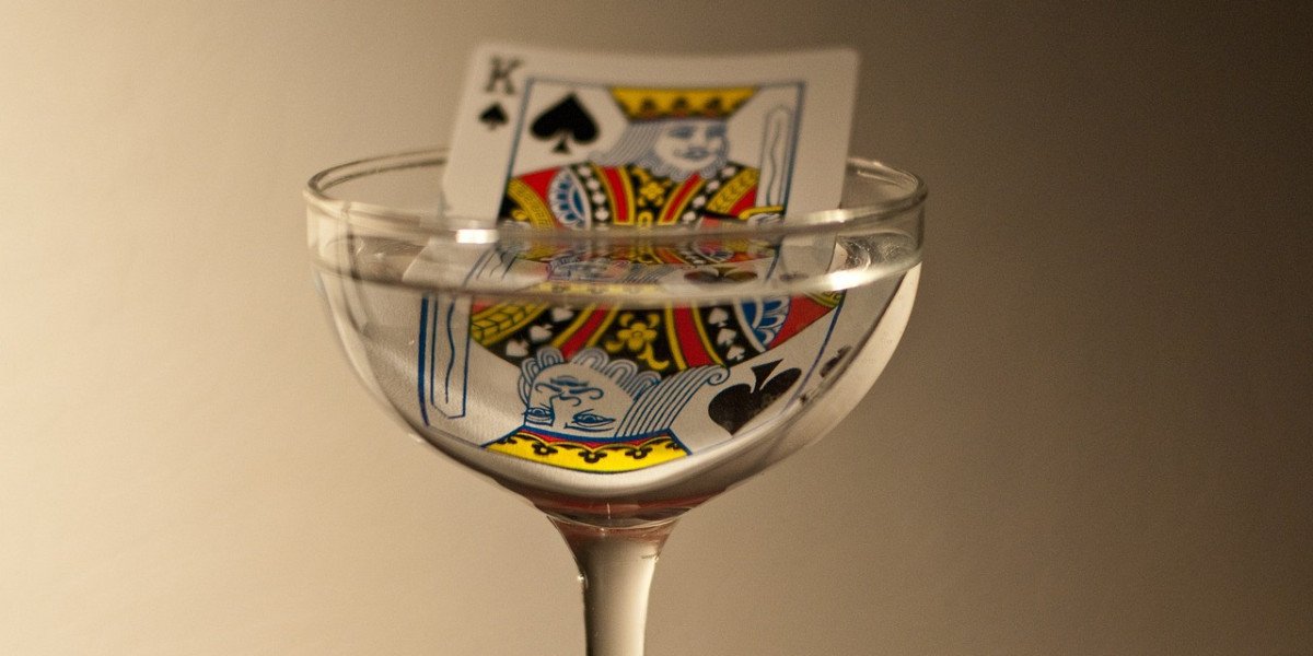 Διαδικτυακά Slots και Ψυχολογία του Παίκτη: Πώς οι Σχεδιαστές Παιχνιδιών Επηρεάζουν τις Αποφάσεις των Παικτών